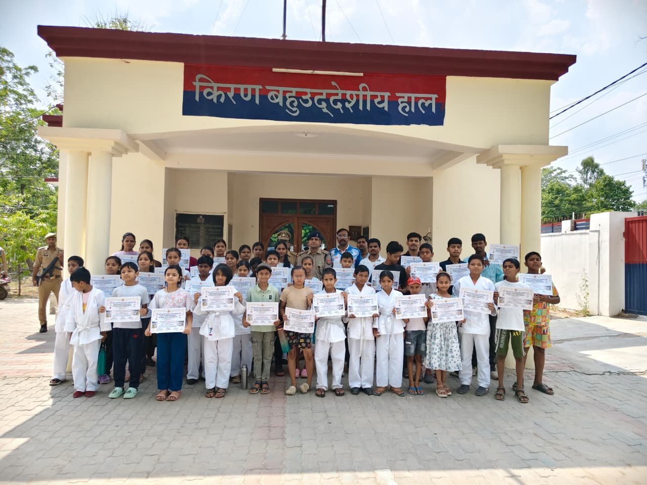 कराटे आत्मरक्षा प्रशिक्षण शिविर का सफलतापूर्वक समापनप्रतिभागियों एवं प्रशिक्षकों को किया गया सम्मानित